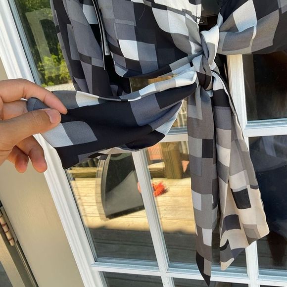 New York & Company Gabrielle Union Abstract Tie Blouse Size Large - Picture 7 of 8